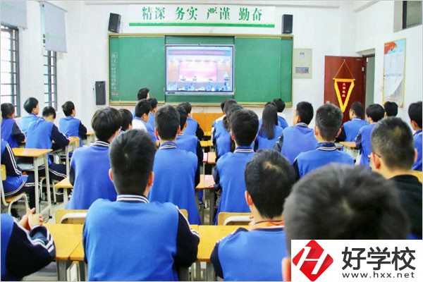 長沙華中涉外職業(yè)高中的商務(wù)日語專業(yè)怎么樣？學(xué)費(fèi)貴嗎？