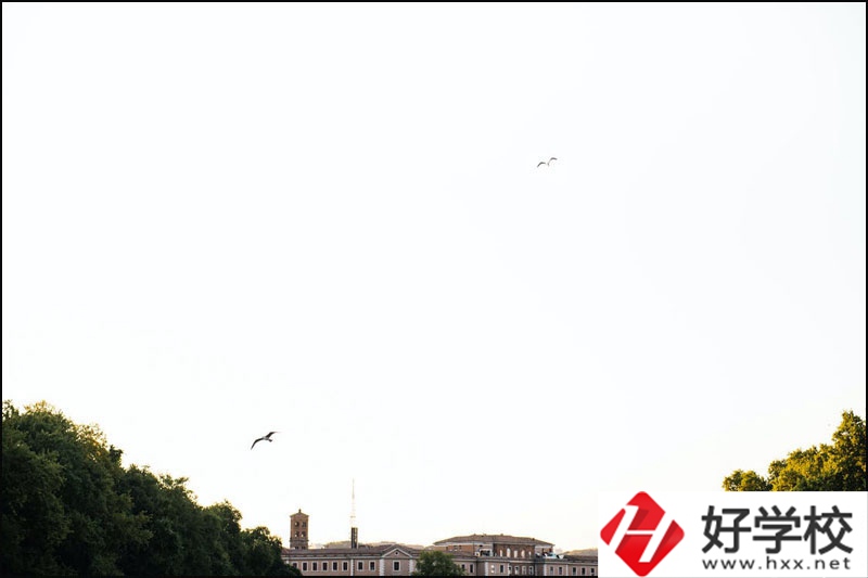 長(zhǎng)沙中專有什么好的空乘學(xué)校？