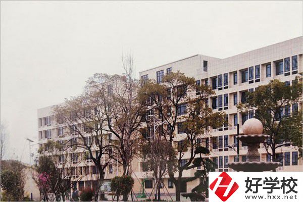 岳陽市江南通信職業(yè)技術(shù)學校實訓樓